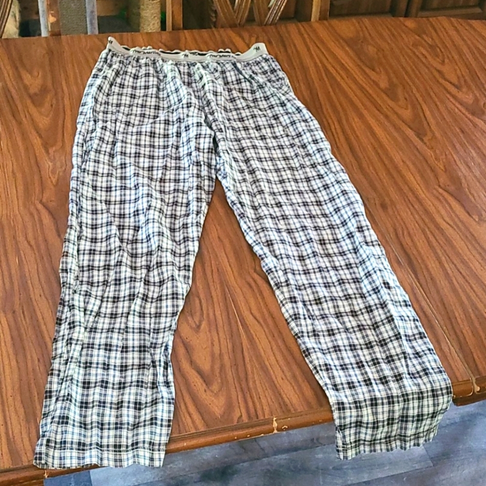 Pyjamas for men & women